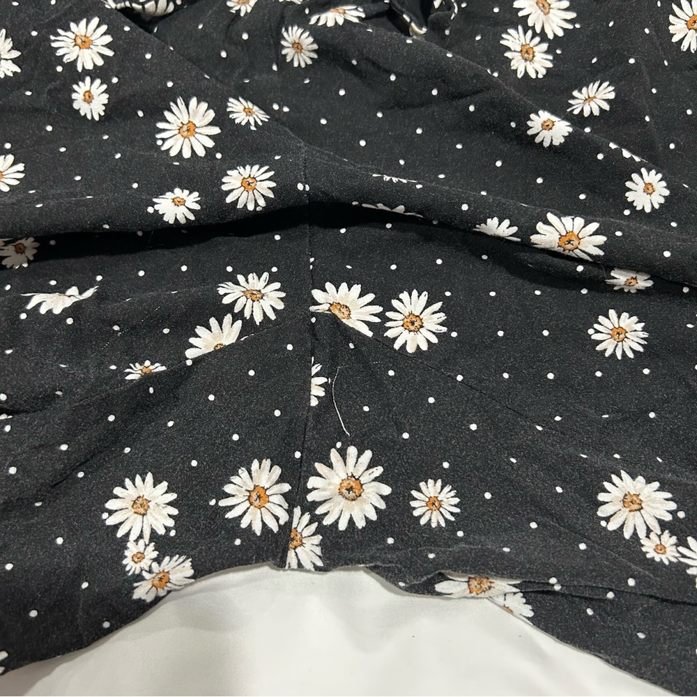 Torrid Black Dot & Daisy Challis Capri Jogger - Picture 2 of 6